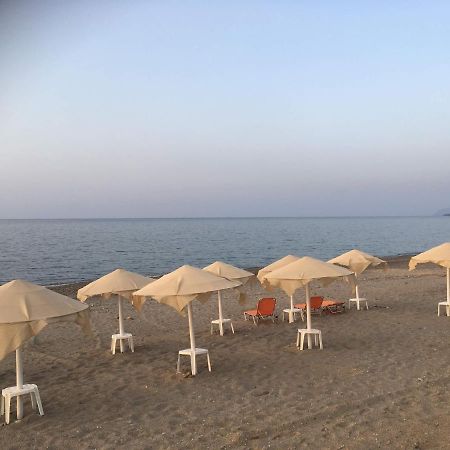 Stellar Beachhouse Gerani  Екстериор снимка